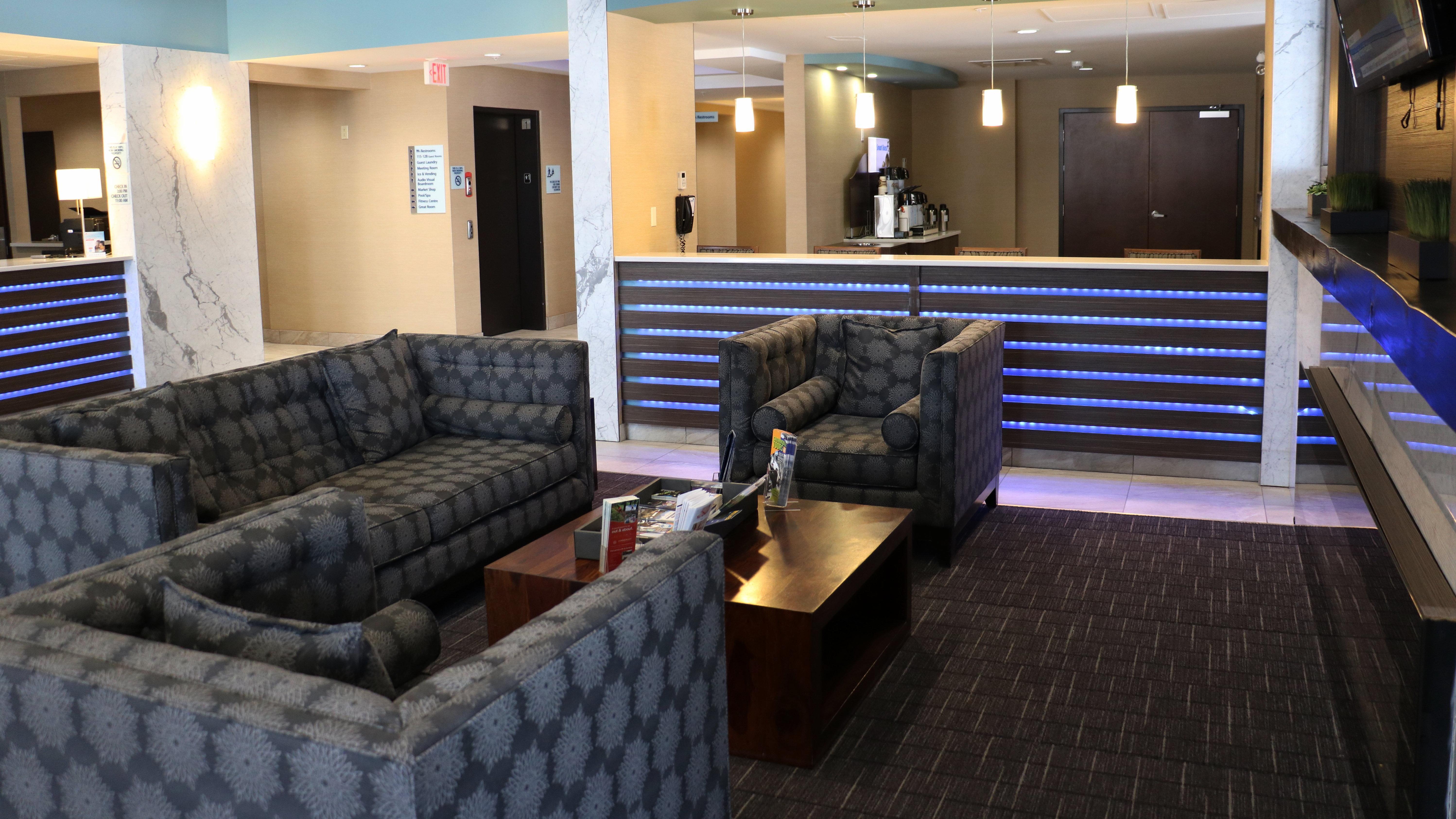 Holiday Inn Express Golden-Kicking Horse By Ihg Luaran gambar
