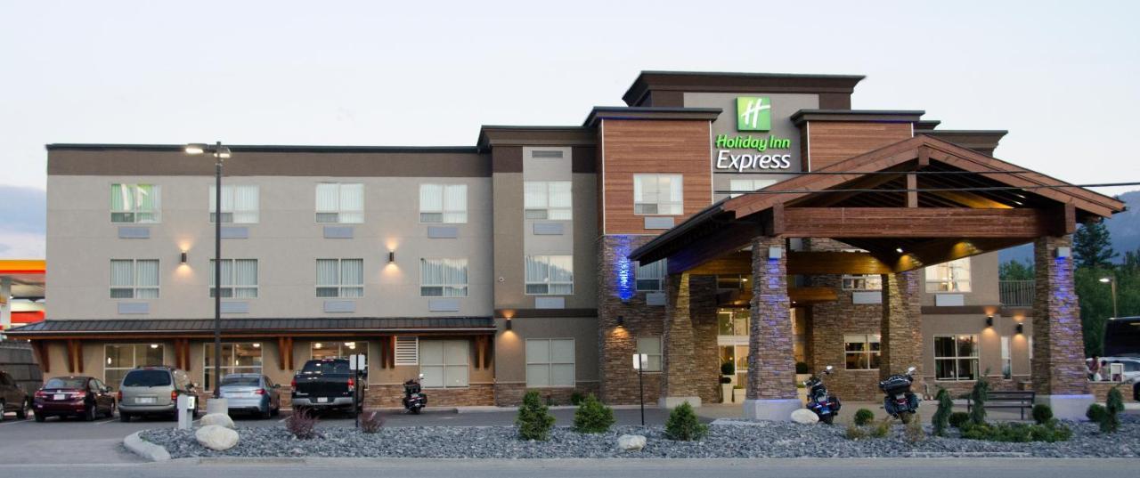 Holiday Inn Express Golden-Kicking Horse By Ihg Luaran gambar