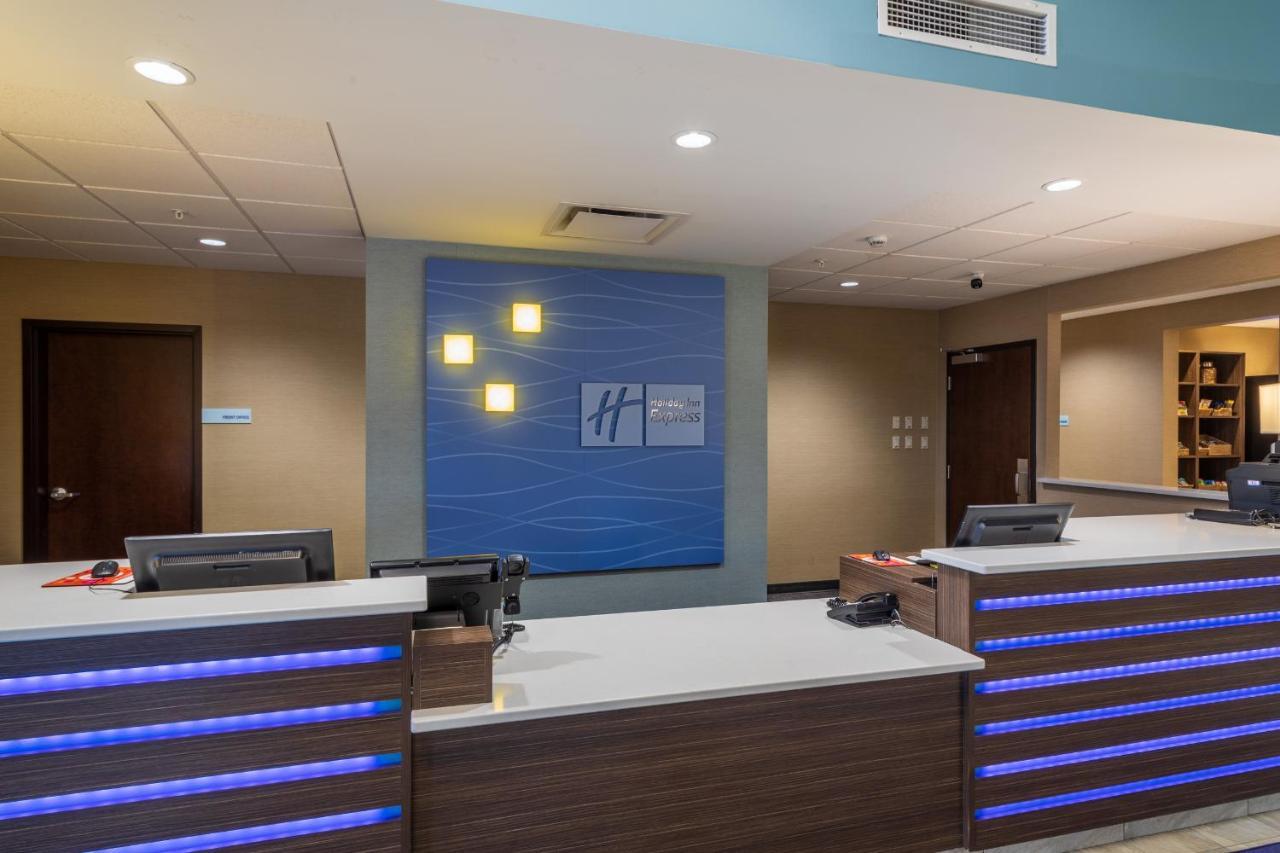Holiday Inn Express Golden-Kicking Horse By Ihg Luaran gambar