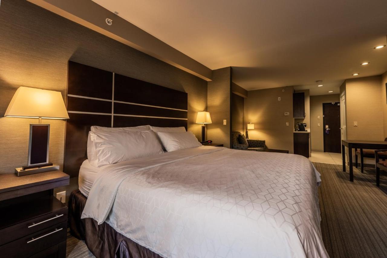 Holiday Inn Express Golden-Kicking Horse By Ihg Luaran gambar