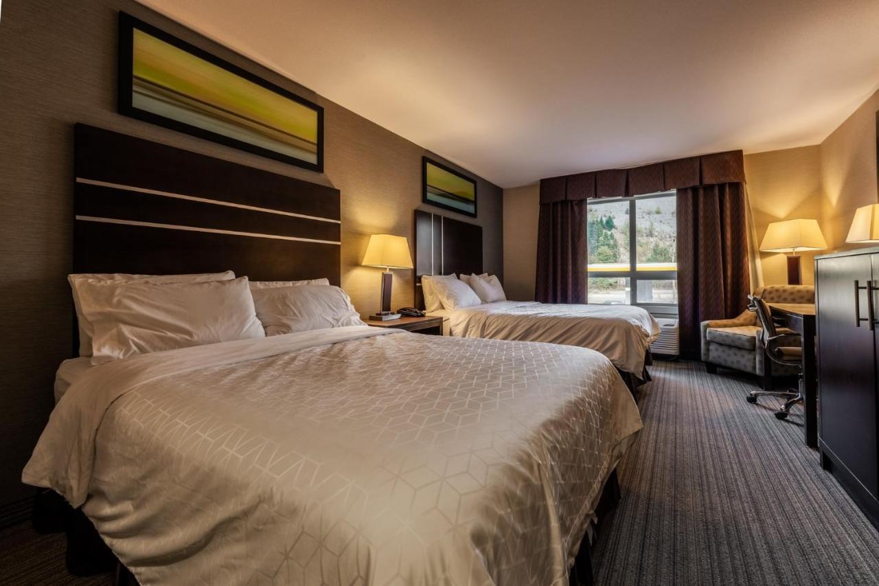 Holiday Inn Express Golden-Kicking Horse By Ihg Luaran gambar