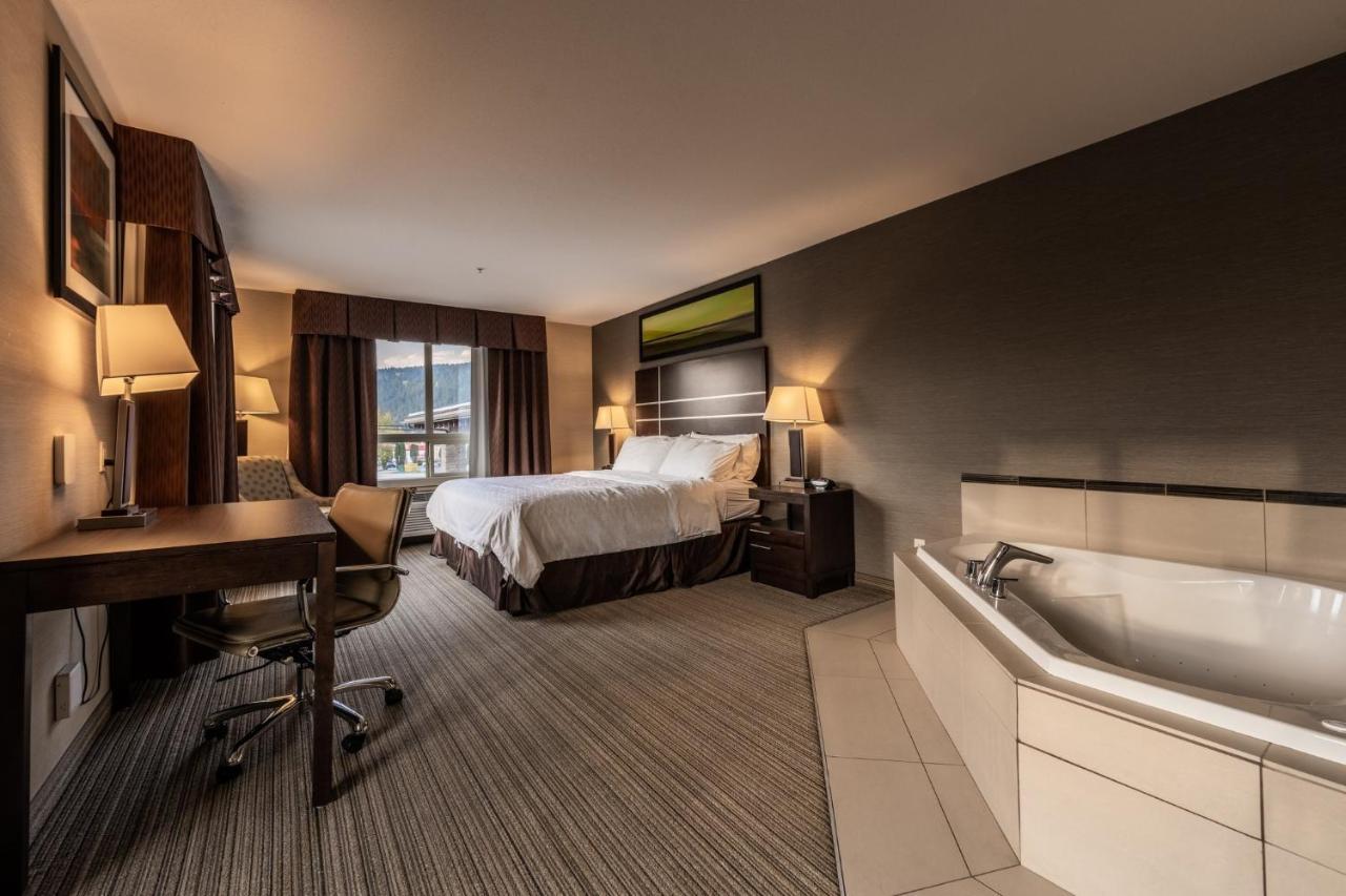 Holiday Inn Express Golden-Kicking Horse By Ihg Luaran gambar