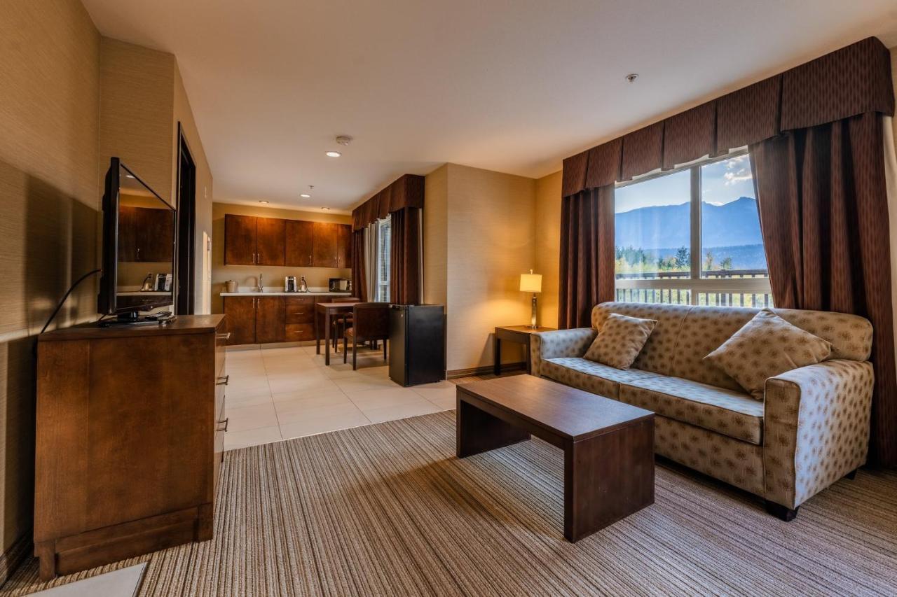 Holiday Inn Express Golden-Kicking Horse By Ihg Luaran gambar
