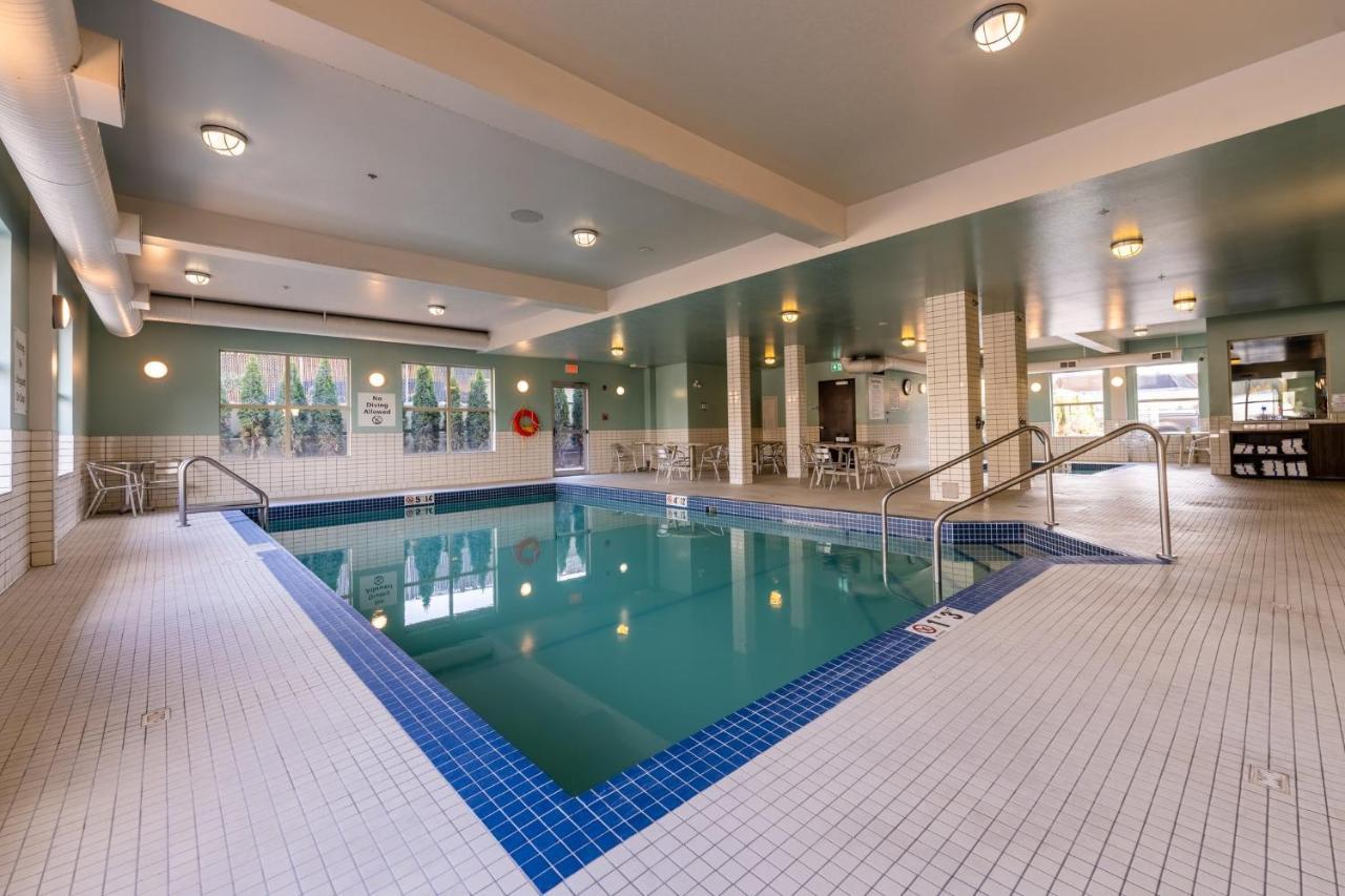 Holiday Inn Express Golden-Kicking Horse By Ihg Luaran gambar