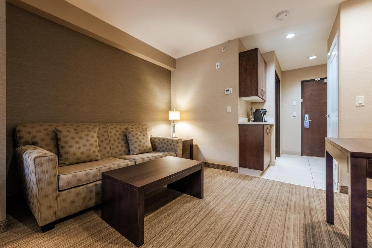 Holiday Inn Express Golden-Kicking Horse By Ihg Luaran gambar