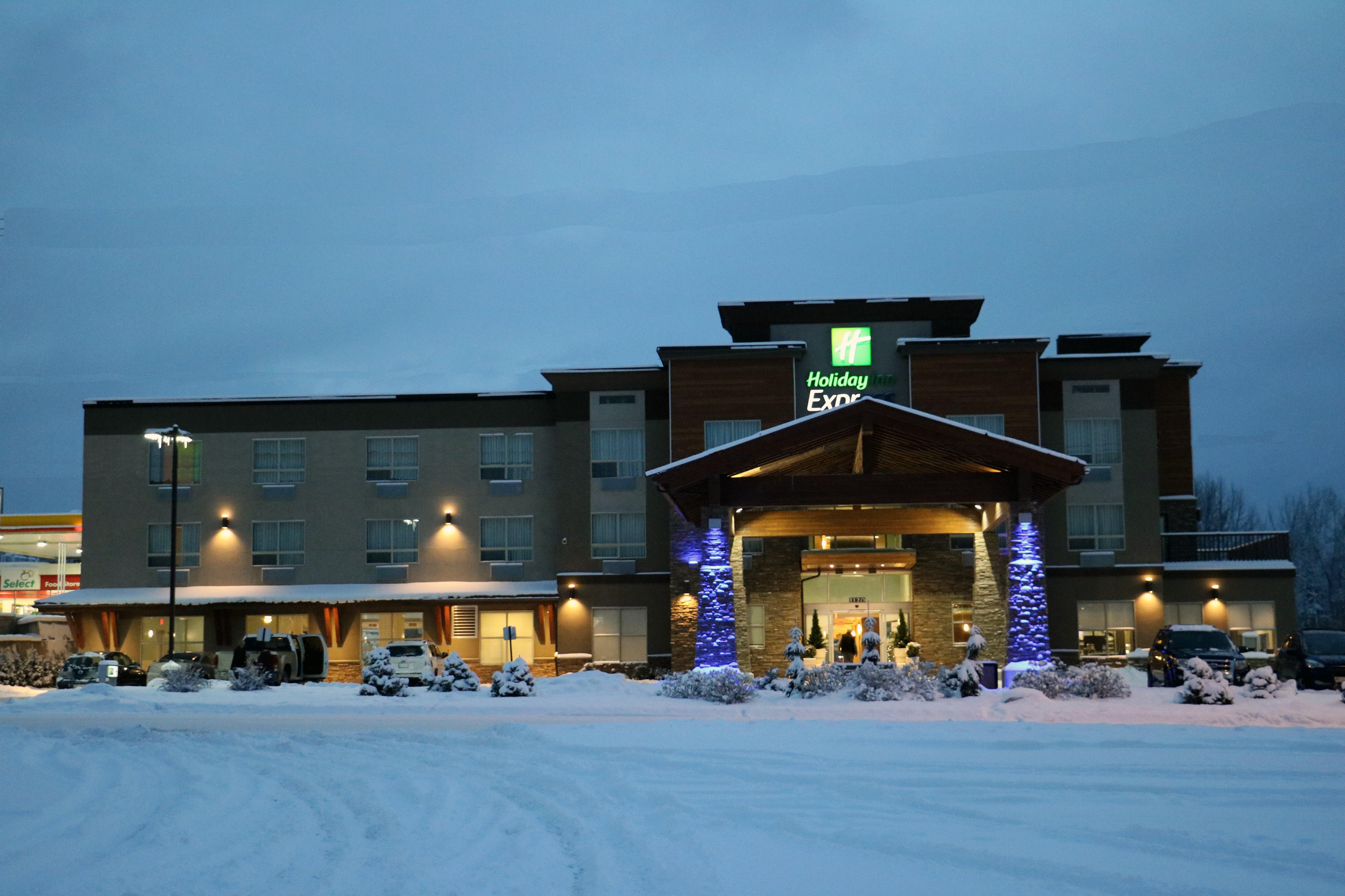 Holiday Inn Express Golden-Kicking Horse By Ihg Luaran gambar