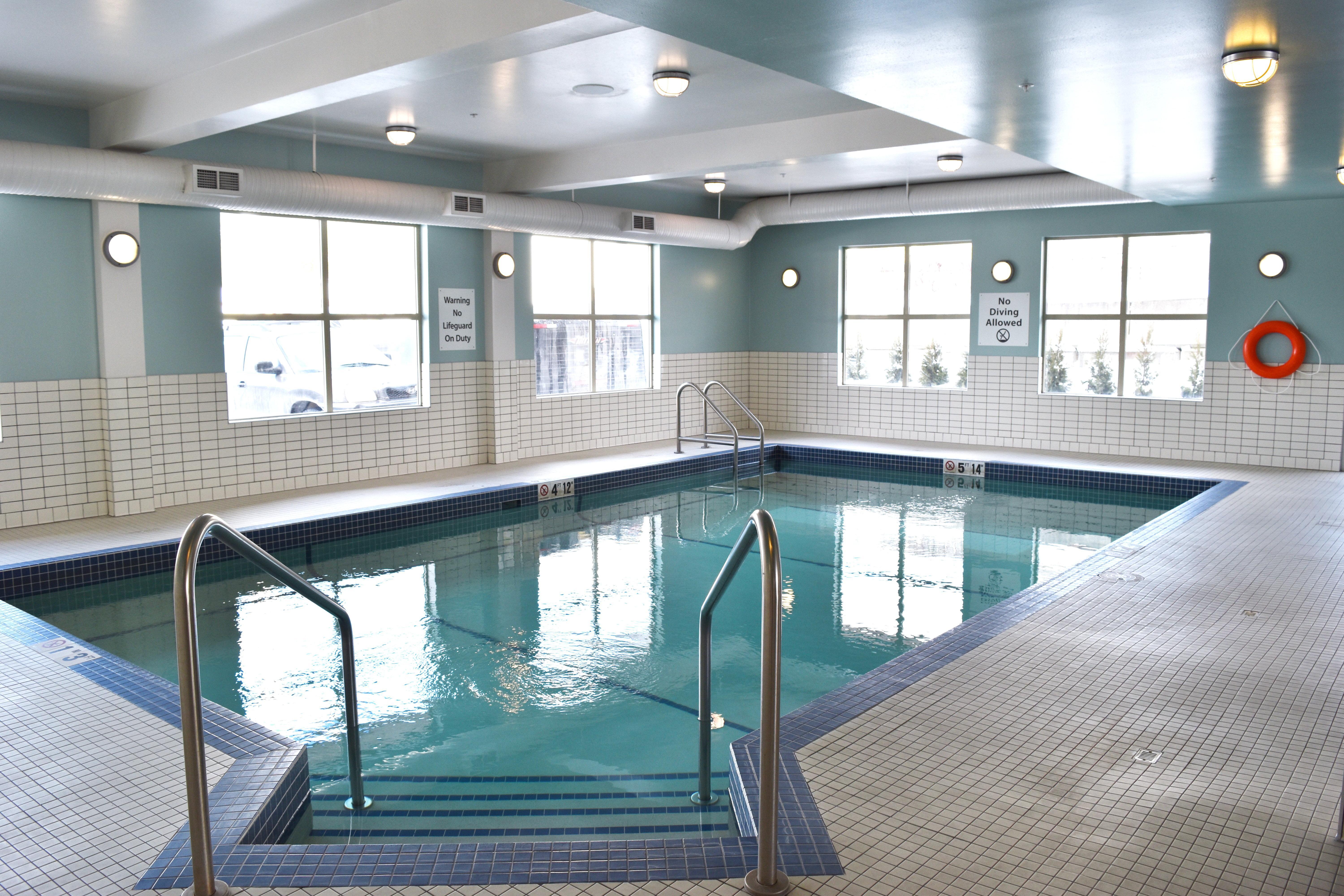 Holiday Inn Express Golden-Kicking Horse By Ihg Luaran gambar