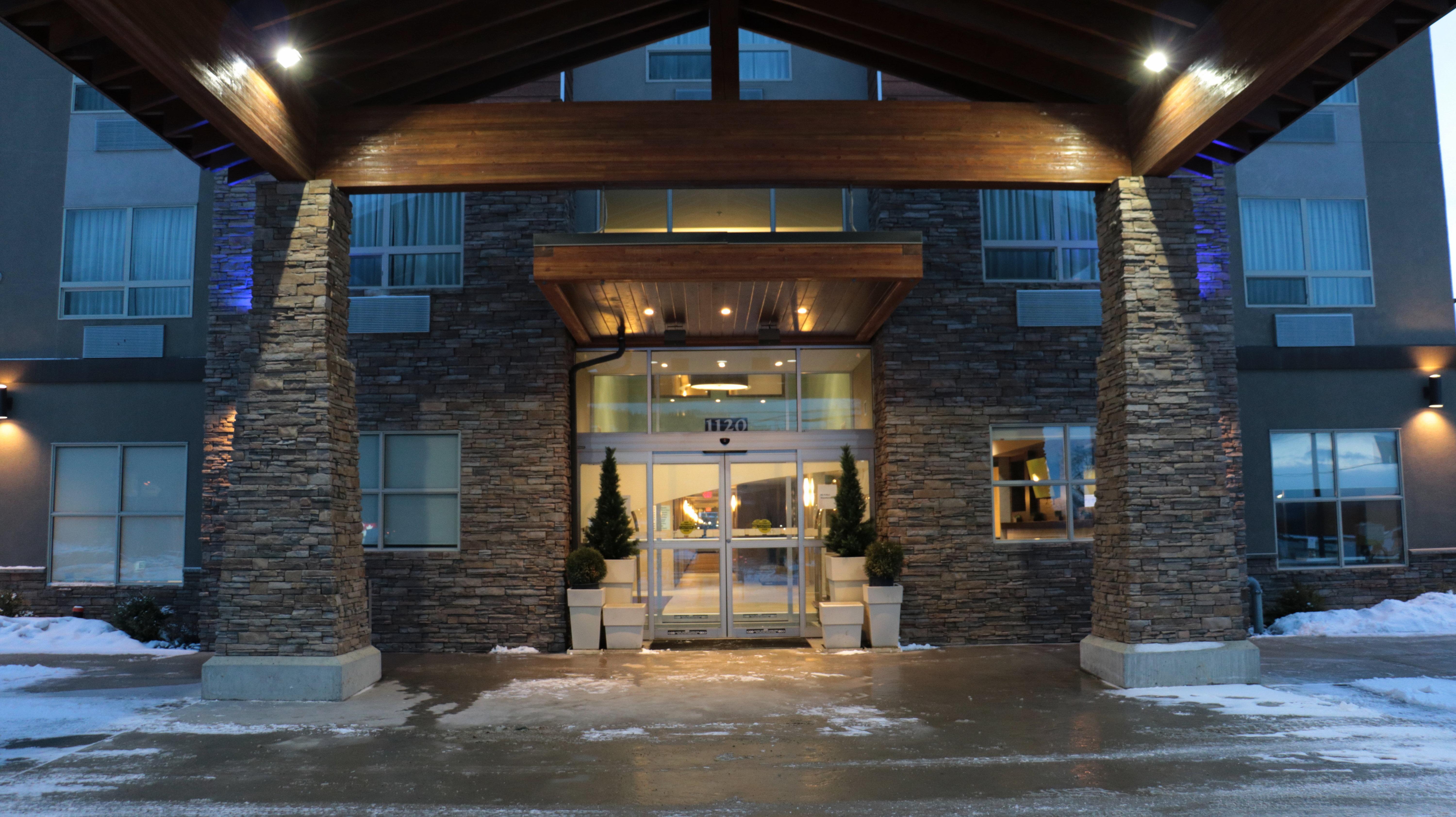 Holiday Inn Express Golden-Kicking Horse By Ihg Luaran gambar