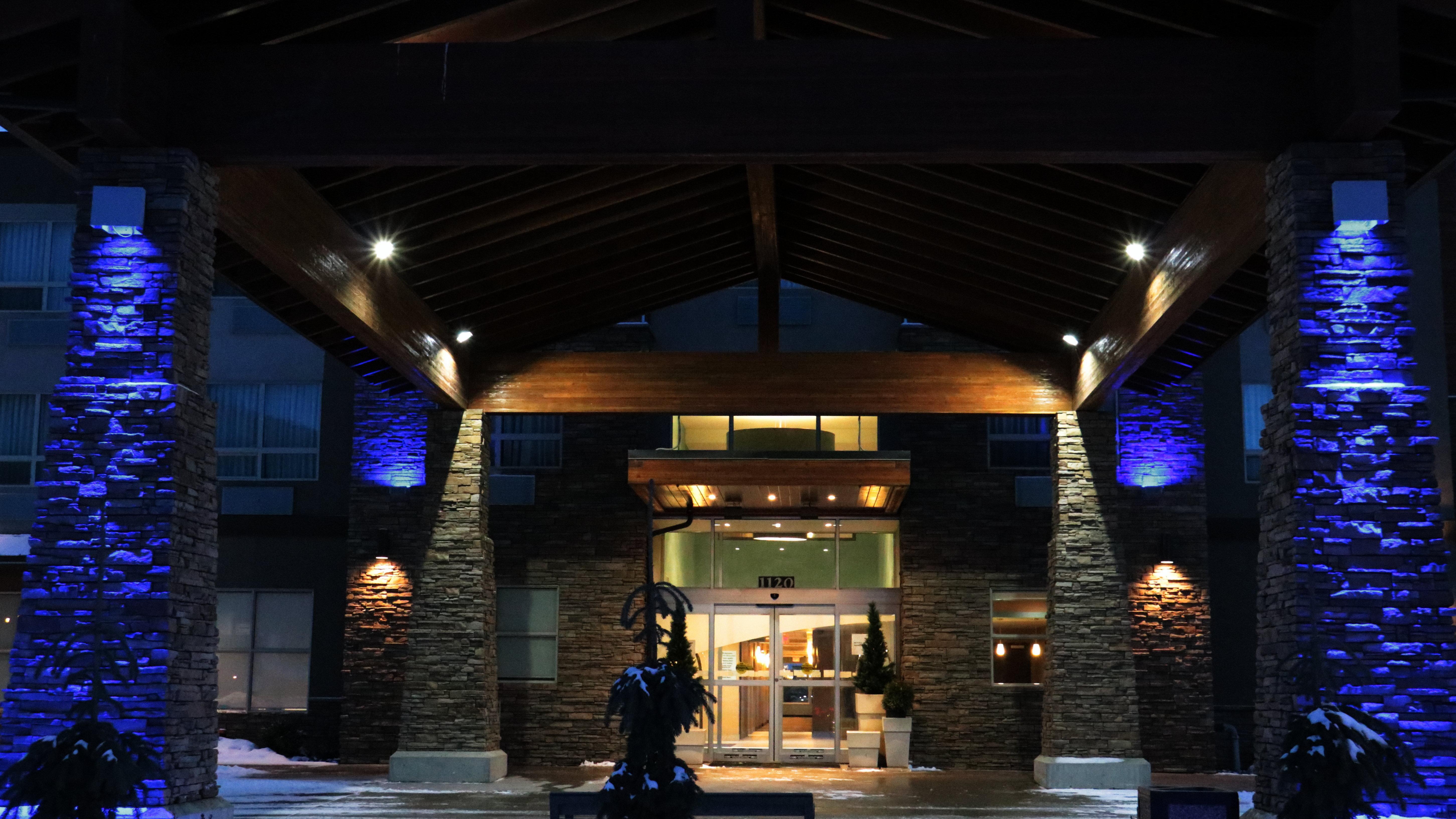 Holiday Inn Express Golden-Kicking Horse By Ihg Luaran gambar