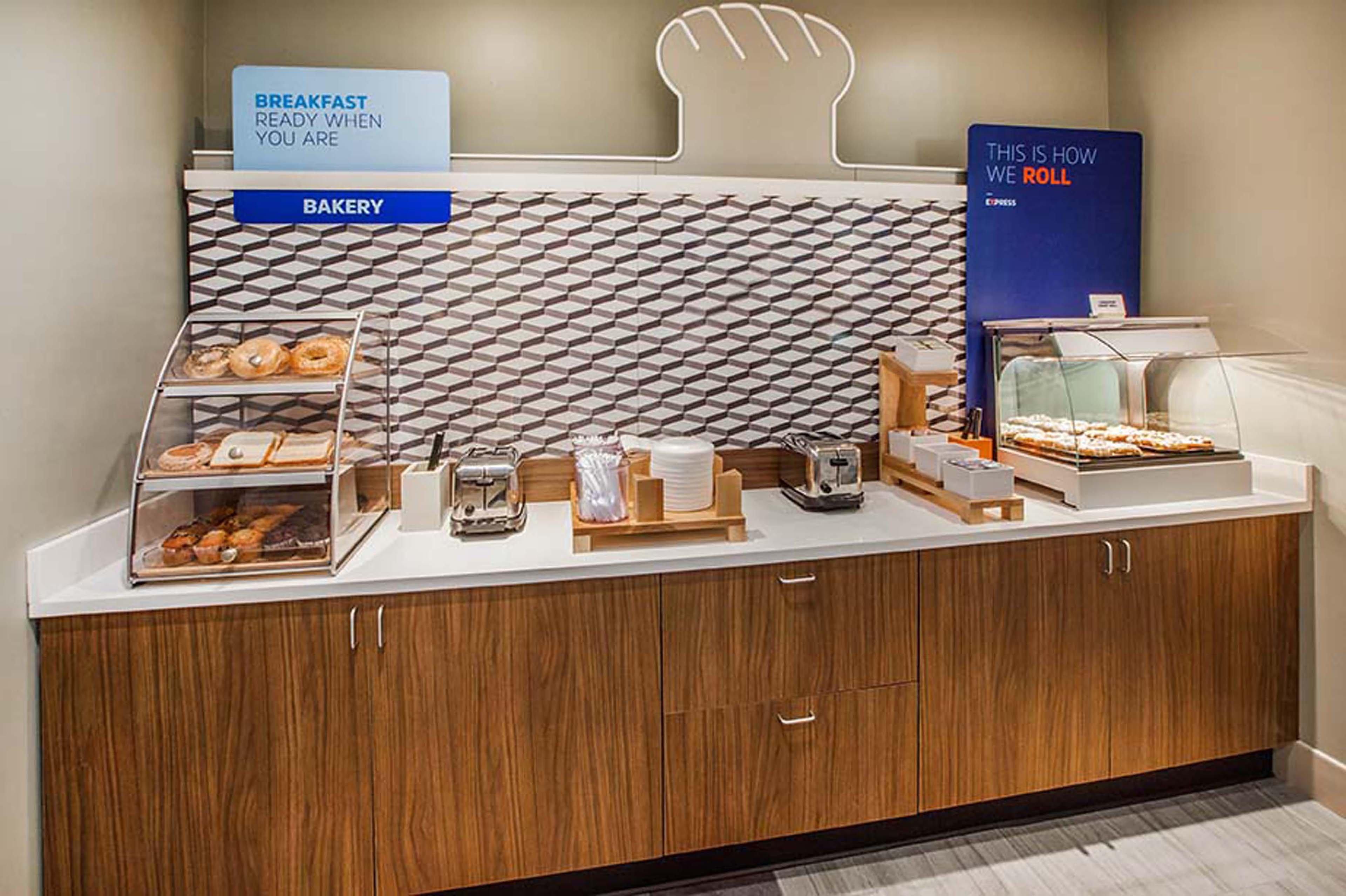Holiday Inn Express Golden-Kicking Horse By Ihg Luaran gambar