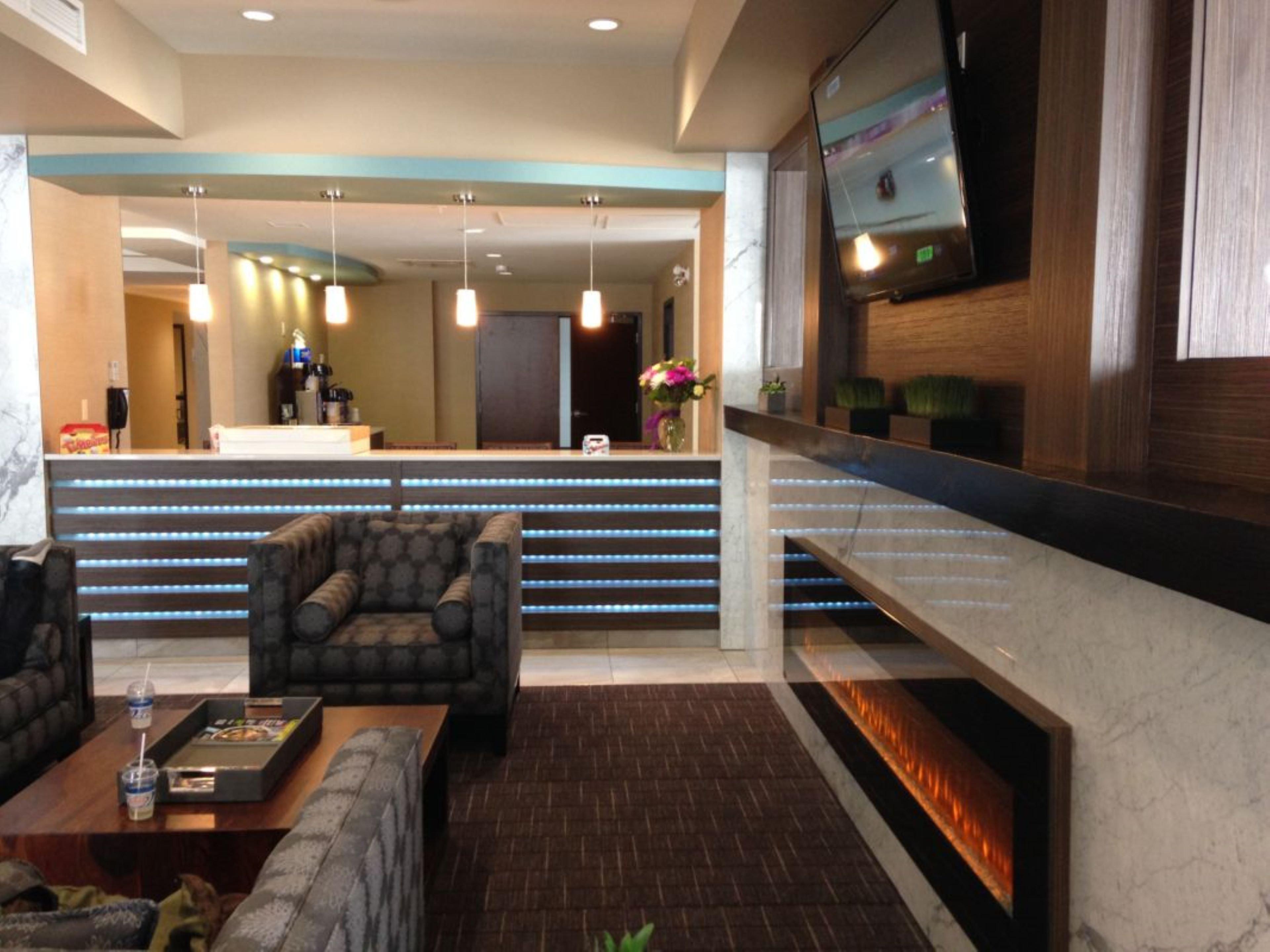 Holiday Inn Express Golden-Kicking Horse By Ihg Luaran gambar